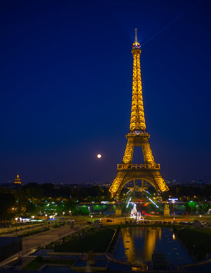 La Luna y la Torre Eiffel - Fotoplaneta